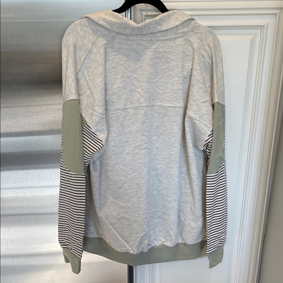 Hem & Thread Color Block Oversized Comfy Sweatshirt - Picture 6 of 6